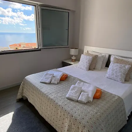 Getaway To Blue Paradise At Madeira Island 丰沙尔